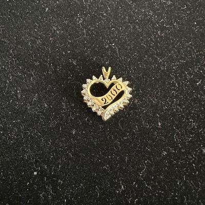 ALLURING 10K HEART PENDANT