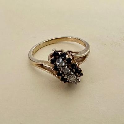 STUNNING 10K RING WITH STONES