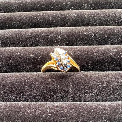 STUNNING 10K RING WITH STONES