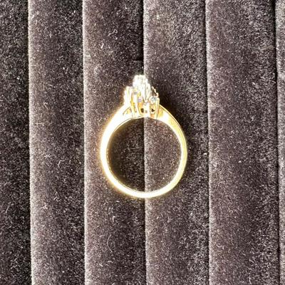 STUNNING 10K RING WITH STONES