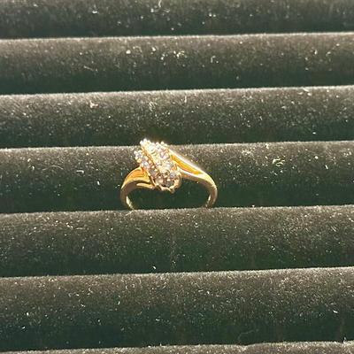 STUNNING 10K RING WITH STONES