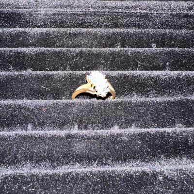 STUNNING 10K RING WITH STONES