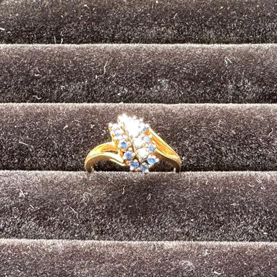 STUNNING 10K RING WITH STONES