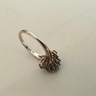 STUNNING 10K RING WITH STONES