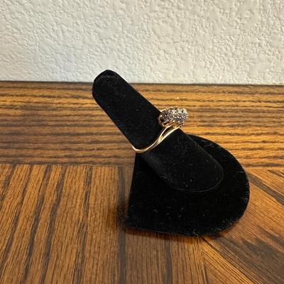 STUNNING 10K RING WITH STONES