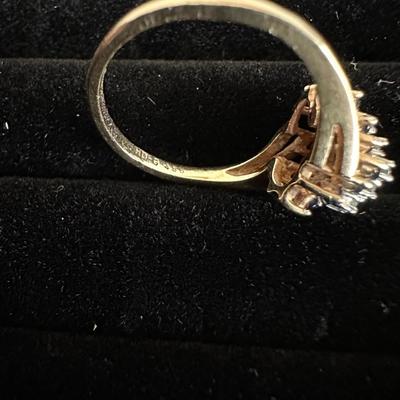 STUNNING 10K RING WITH STONES