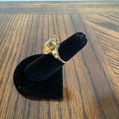 BEAUTIFUL 14K RING WITH LARGE AMBER COLORED STONE