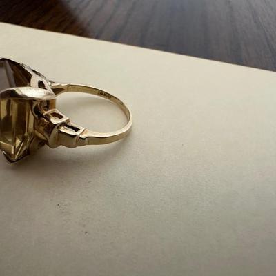 BEAUTIFUL 14K RING WITH LARGE AMBER COLORED STONE