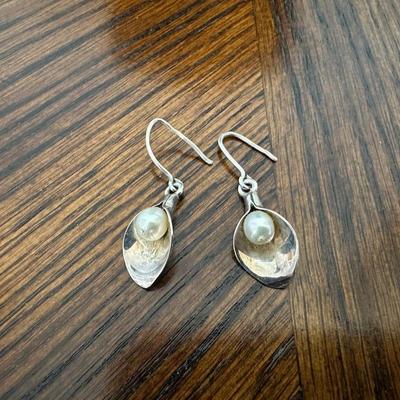 GORGEOUS 925 MATCHING NECKLACE AND EARRINGS