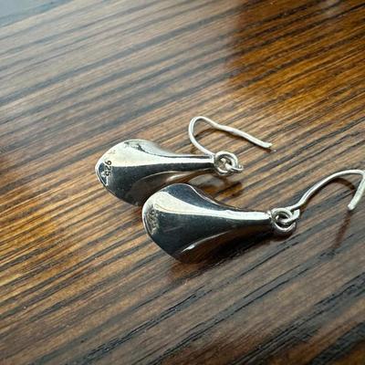 GORGEOUS 925 MATCHING NECKLACE AND EARRINGS