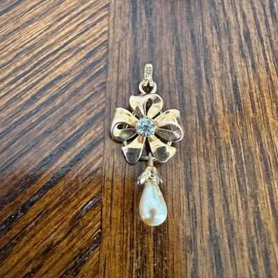 12K GOLD FILLED PENDANT AND 14K GOLD FILLED LADY ELGIN WATCH AND NECKLACE