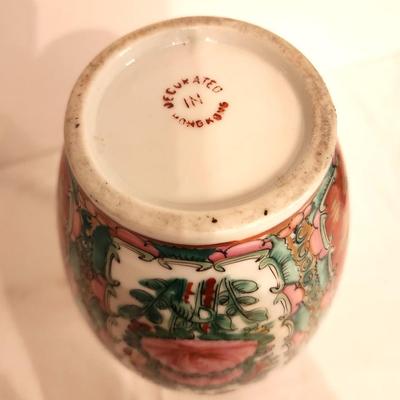 Lot #10 Vintage Decorated Hong Kong Vase - Court Scenes