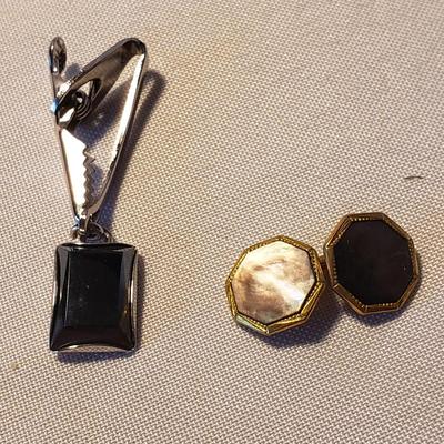 Benrus Eagle Pocket Watch, Cufflinks and Tie Pins (LR-KD)