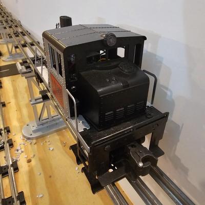 Lionel Steel 2-4-2 Switcher & Ore Cars (T2-JS)