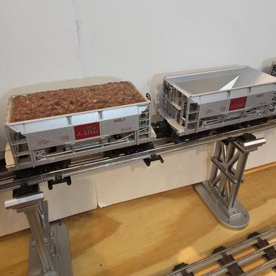 Lionel Steel 2-4-2 Switcher & Ore Cars (T2-JS)