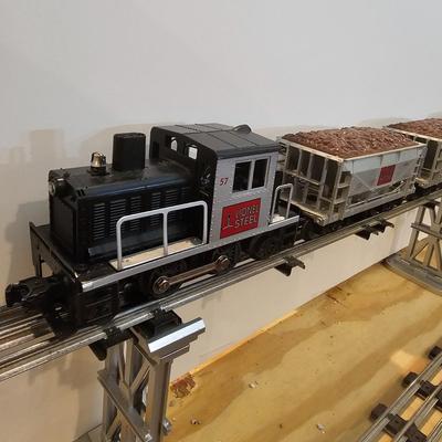 Lionel Steel 2-4-2 Switcher & Ore Cars (T2-JS)