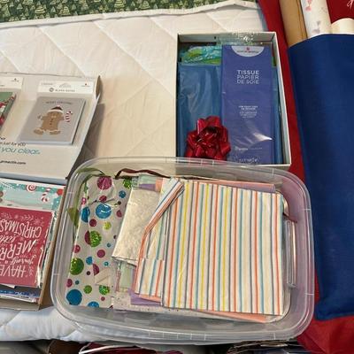 MISC CHRISTMAS WRAP AND WALL QUILT