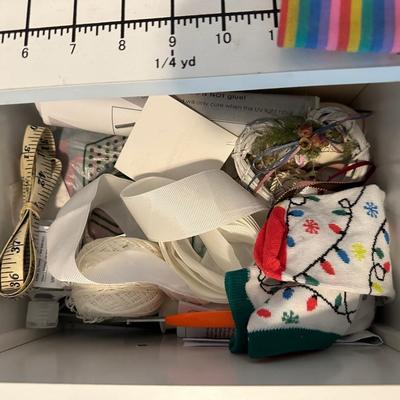 MISC SEWING NOTIONS AND WALL QUILT