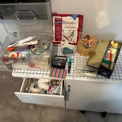 MISC SEWING NOTIONS AND WALL QUILT