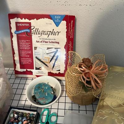 MISC SEWING NOTIONS AND WALL QUILT