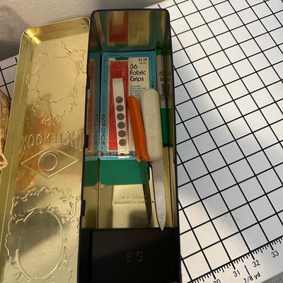 MISC SEWING NOTIONS AND WALL QUILT