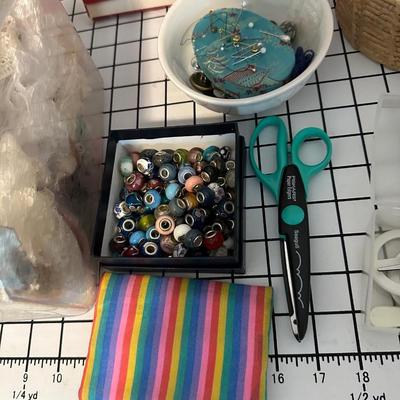 MISC SEWING NOTIONS AND WALL QUILT