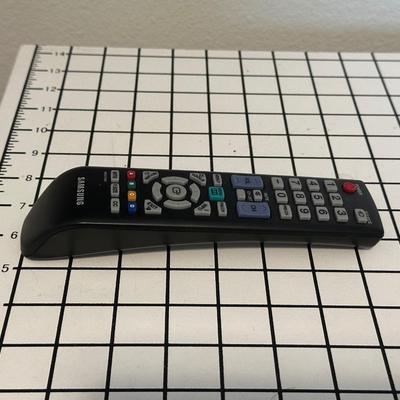 SAMSUNG 32” TV WITH REMOTE