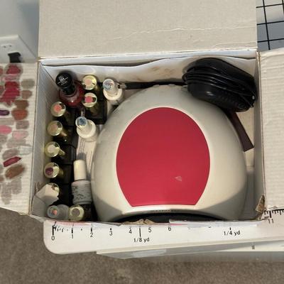 NAIL UV LAMP WITH POLISH