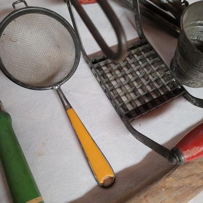 Vintage Kitchen Utensils (W-EL)