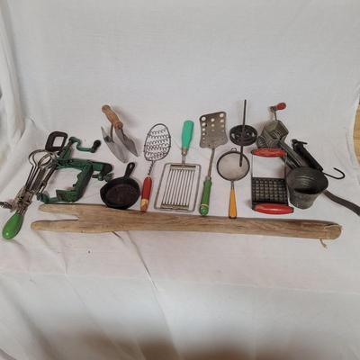 Vintage Kitchen Utensils (W-EL)