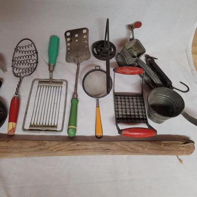 Vintage Kitchen Utensils (W-EL)