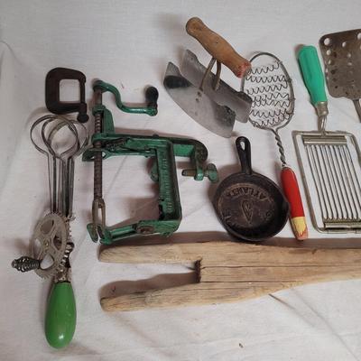 Vintage Kitchen Utensils (W-EL)