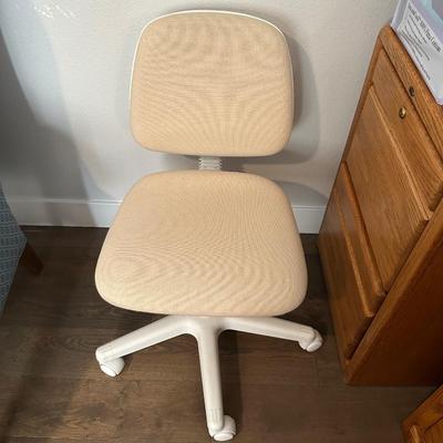 SEWING/CUTTING TABLE WITH CHAIR AND LAMP