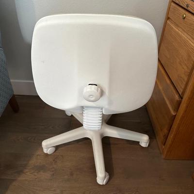 SEWING/CUTTING TABLE WITH CHAIR AND LAMP