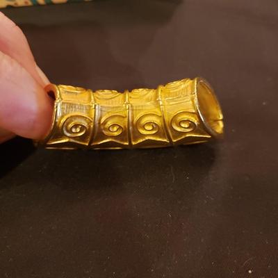 Necklaces, Earrings, Cameo Brooch & More (K-KD)
