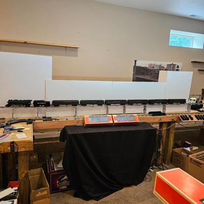 Pere Marquette 2-8-4 Berkshire Steam Engine/Tender + Additional Cars (T2-JS, )
