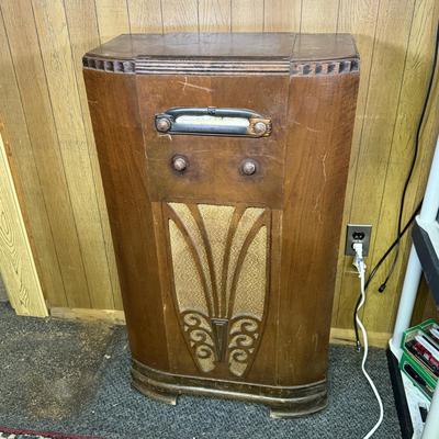 154B: General Electric Vintage Radio