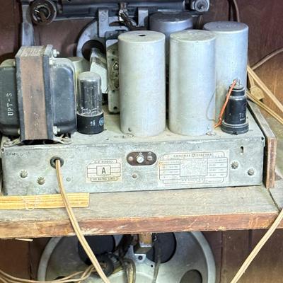 154B: General Electric Vintage Radio