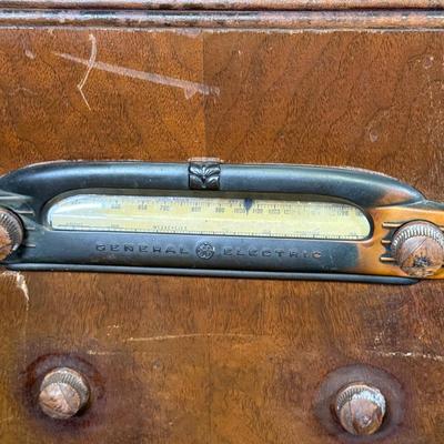 154B: General Electric Vintage Radio