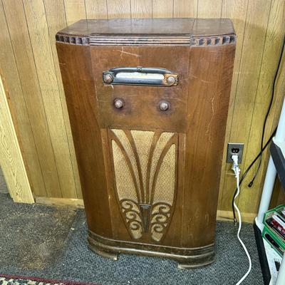 154B: General Electric Vintage Radio