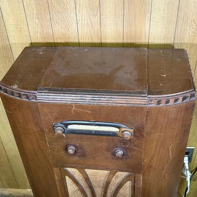 154B: General Electric Vintage Radio