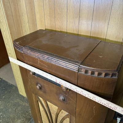 154B: General Electric Vintage Radio