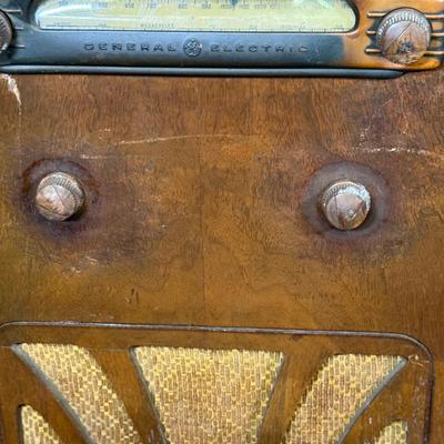 154B: General Electric Vintage Radio