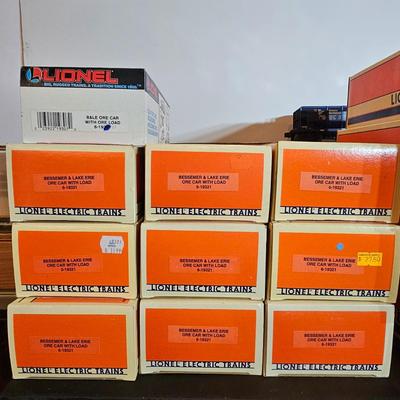 Grand Assortment of Ore Cars w/Boxes (T1-JS)