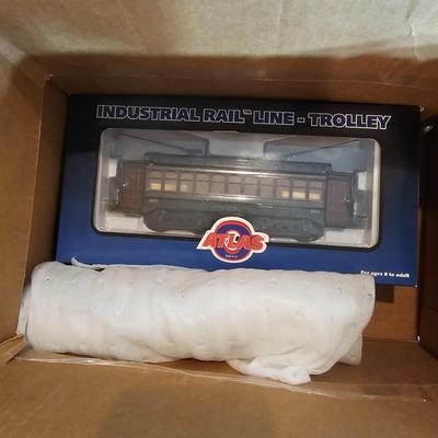 Pair of O Gauge Trolleys (T1-JS)