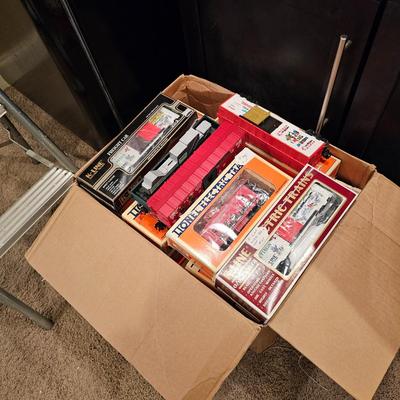 Assorted Christmas Holiday Boxcars & More (T1-JS)