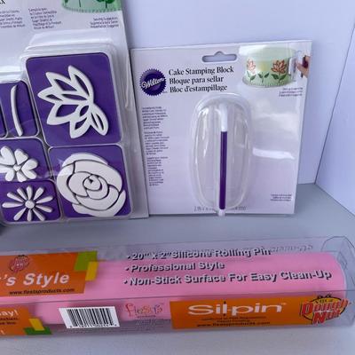 Baker’s Lot with Cake tools