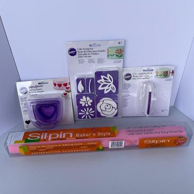 Baker’s Lot with Cake tools