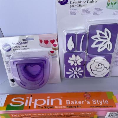 Baker’s Lot with Cake tools