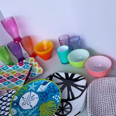 Colorful 26 piece Melamine/Acrylic Lot